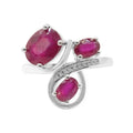 Anillo Piedras Preciosas Moño de 3 Rubí y Línea de Circonias, Plata .925 con Baño de Rodio