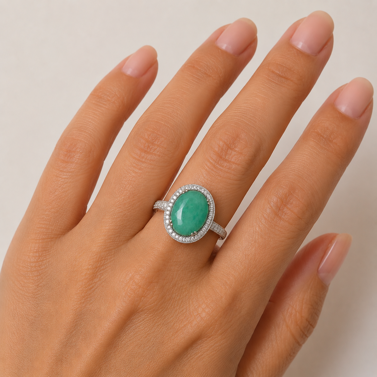 Anillo Piedras Preciosas Esmeralda Brasileña Maxi con Circonias, Plata .925 con Baño de Rodio
