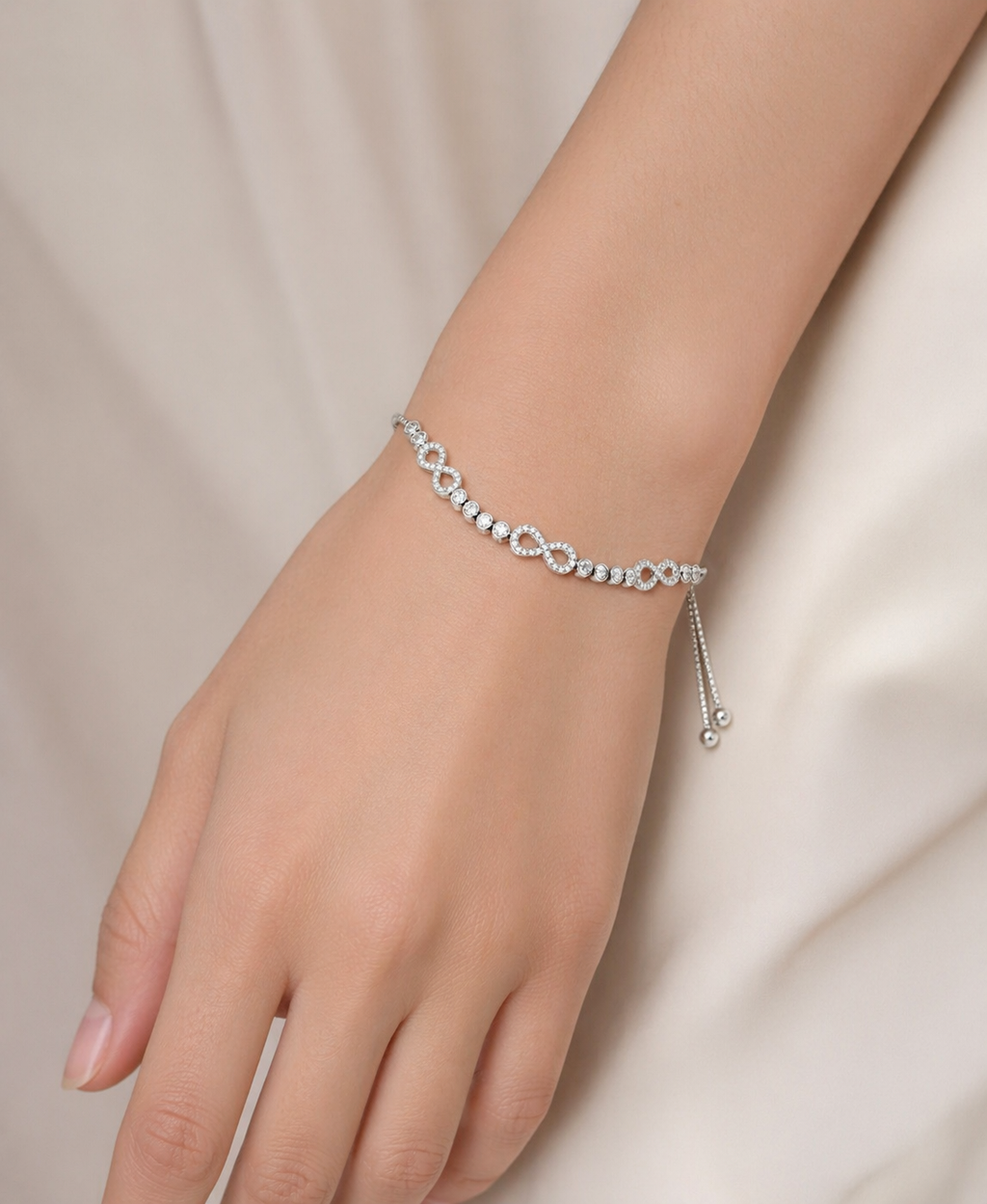 Pulsera Ajustable Infinito con Circonias y Micro Circonias Plata .925 con Baño de Rodio