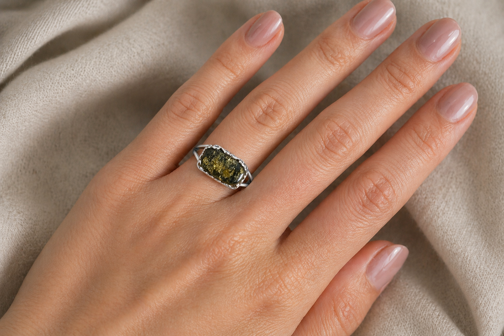 Anillo Ámbar Verde Polaco en Forma Rectangular Plata .925