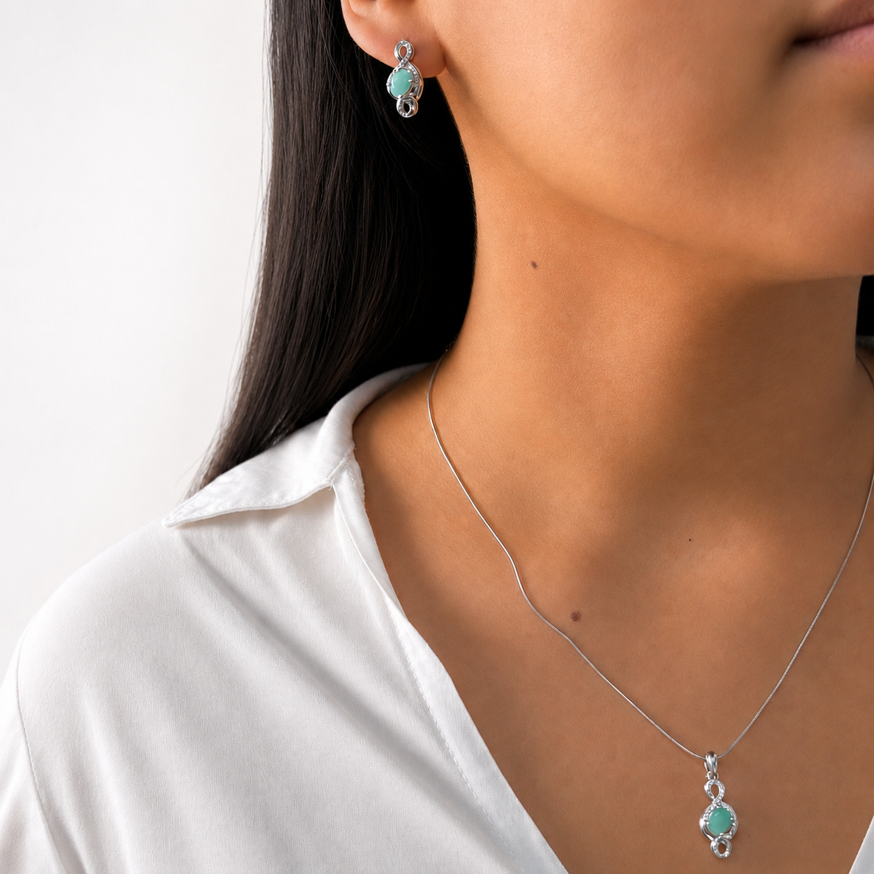 Juego Piedras Preciosas Notas Musicales Aretes y Dijes Esmeralda, Plata .925 con Baño de Rodio