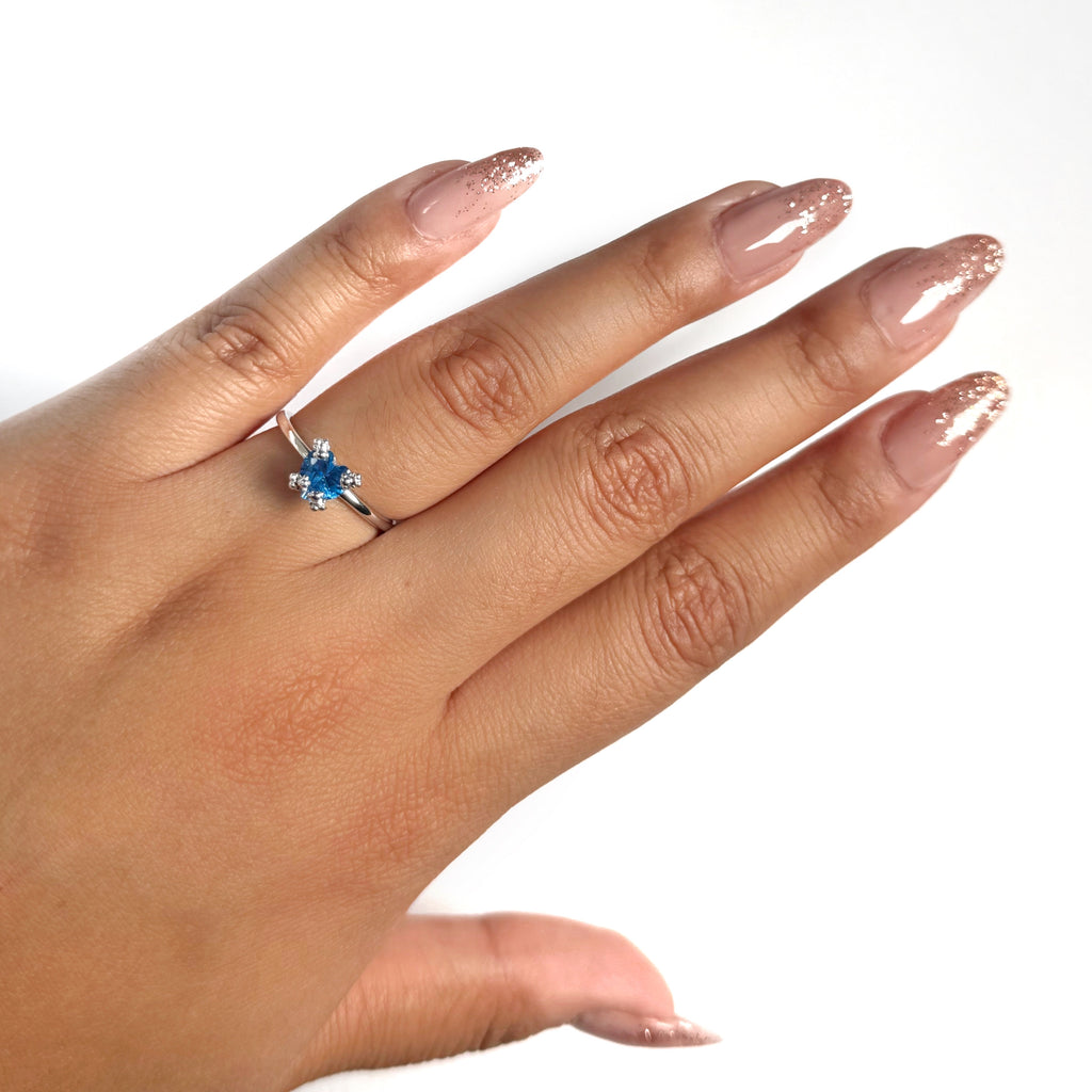 Anillo Osos 1:1 Corazón de Circonia Azul Plata .925 con Baño de Rodio