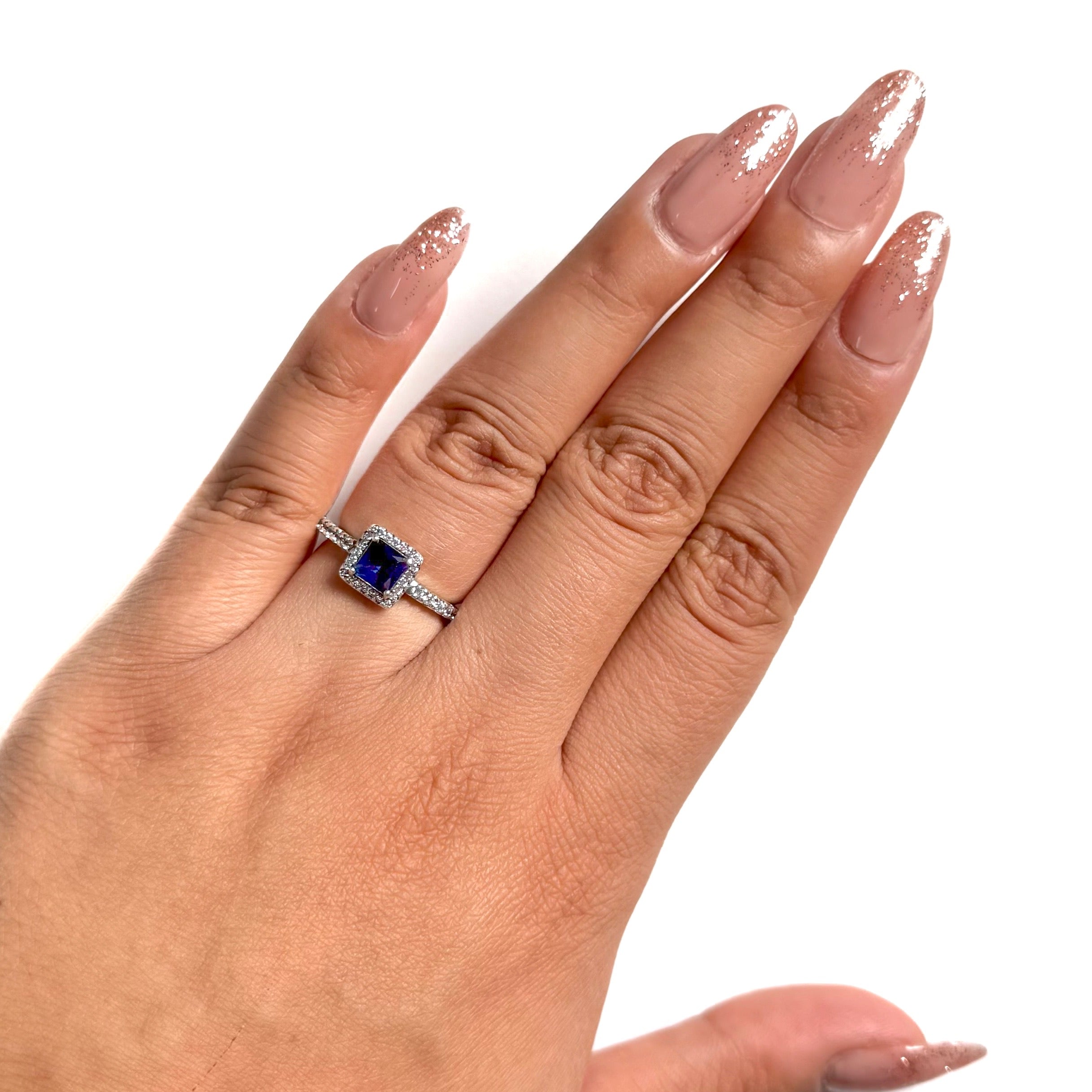 Anillo Inspirado Pan 1.1 Circonia Cuadrada con Micro Circonias Plata .925