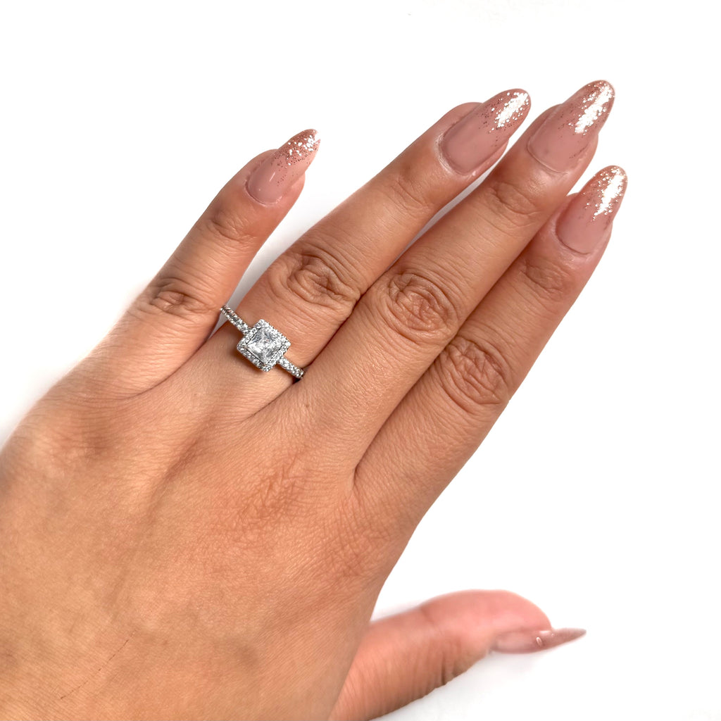 Anillo Inspirado Pan 1.1 Circonia Cuadrada con Micro Circonias Plata .925