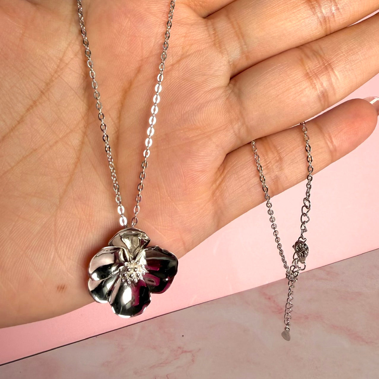 Collar Flor Sakura Grande Colección Florecer Plata .925 con Baño de Rodio