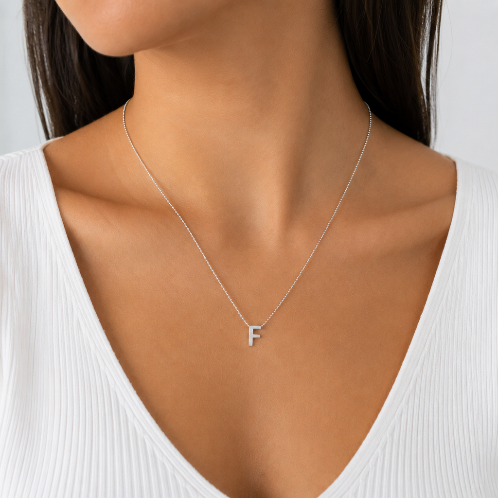 Collar Letra F Plata .925 con Baño de Rodio