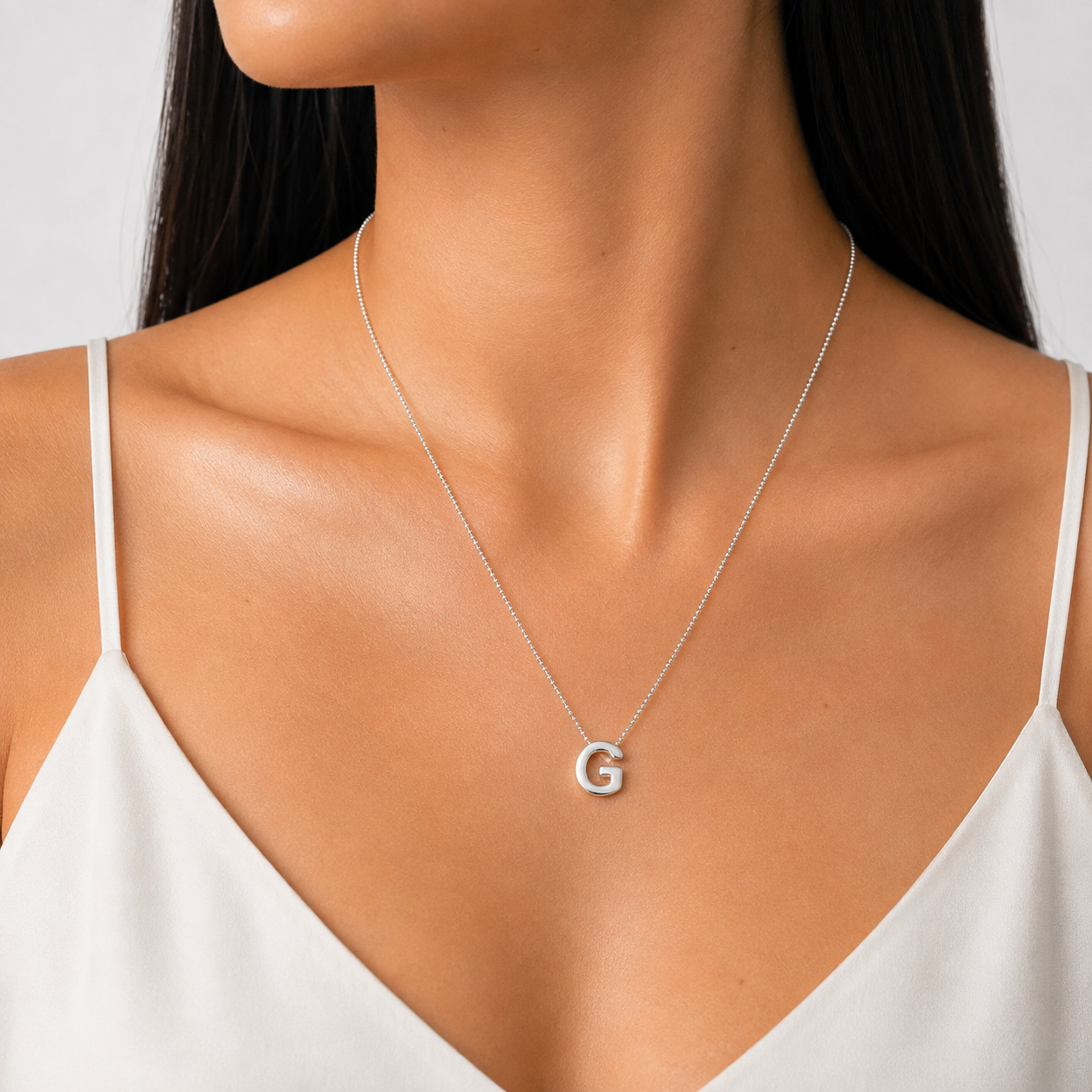 Collar Letra G Plata .925 con Baño de Rodio