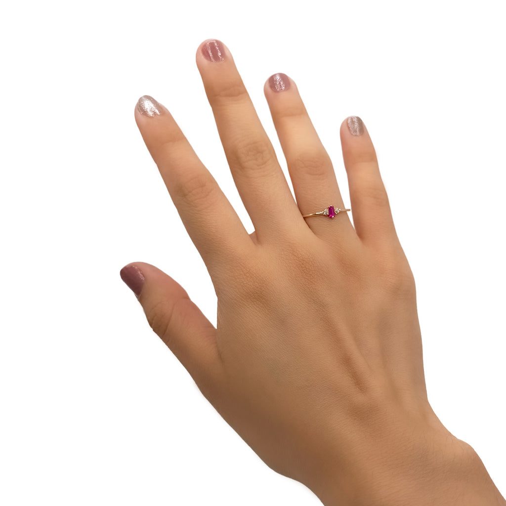 Anillo Circonia Rectangular con Micro Circonias Rosa Oro 10K