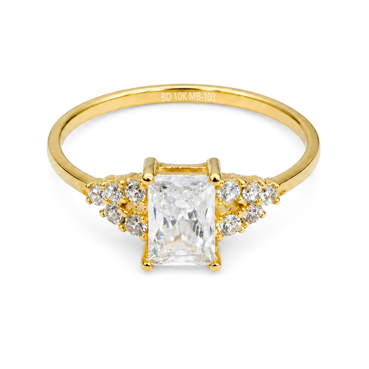 Anillo Solitario con Circonia Rectangular y Micro Circonias Oro 10K