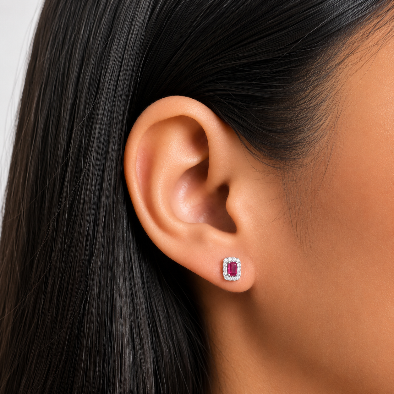 Arete Broquel Circonia Rectangular Chica con Micro Circonias Plata .925 con Baño de Rodio