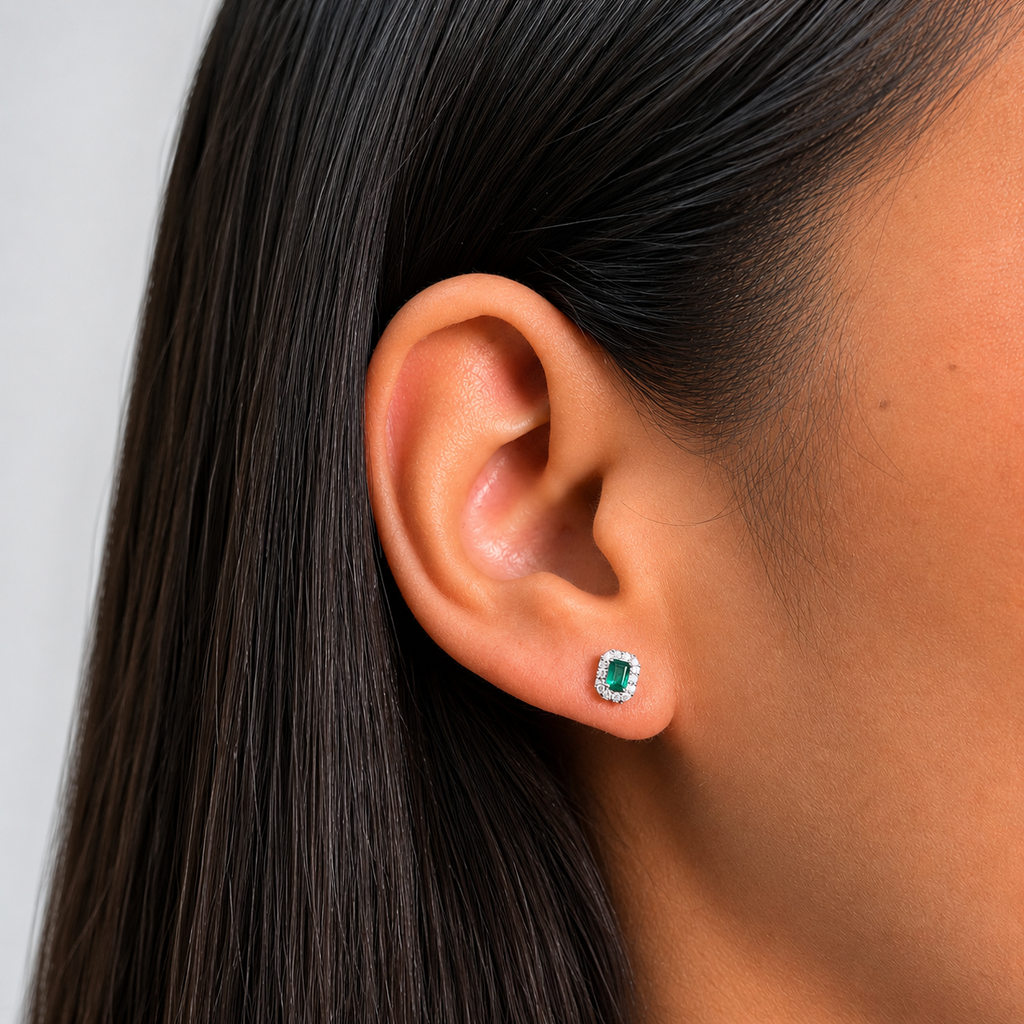 Arete Broquel Circonia Rectangular Chica con Micro Circonias Plata .925 con Baño de Rodio