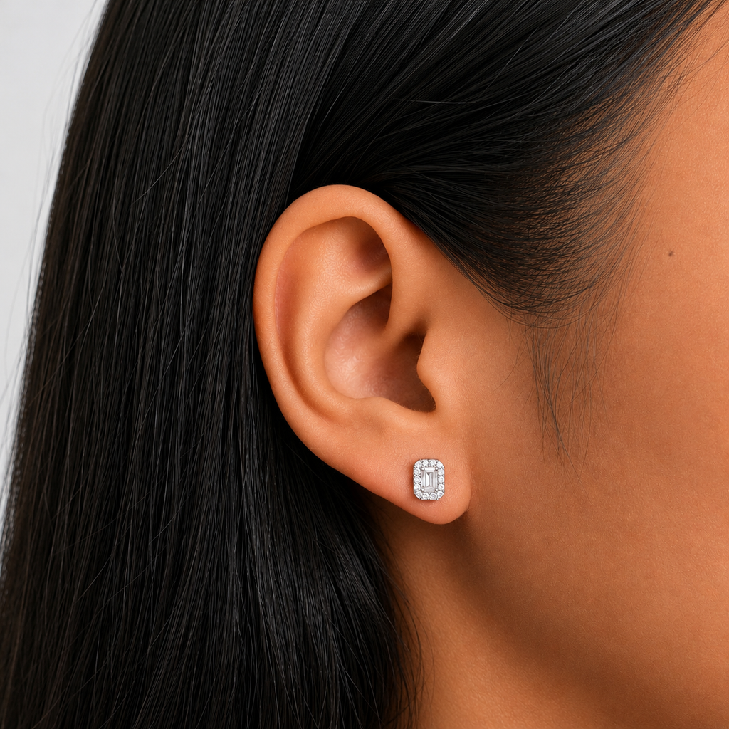 Arete Broquel Circonia Rectangular Chica con Micro Circonias Plata .925 con Baño de Rodio