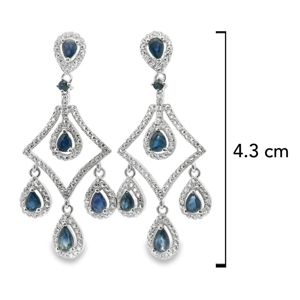 Arete Largo Candelabro de Zafiro con Circonias, Plata .925 con Baño de Rodio