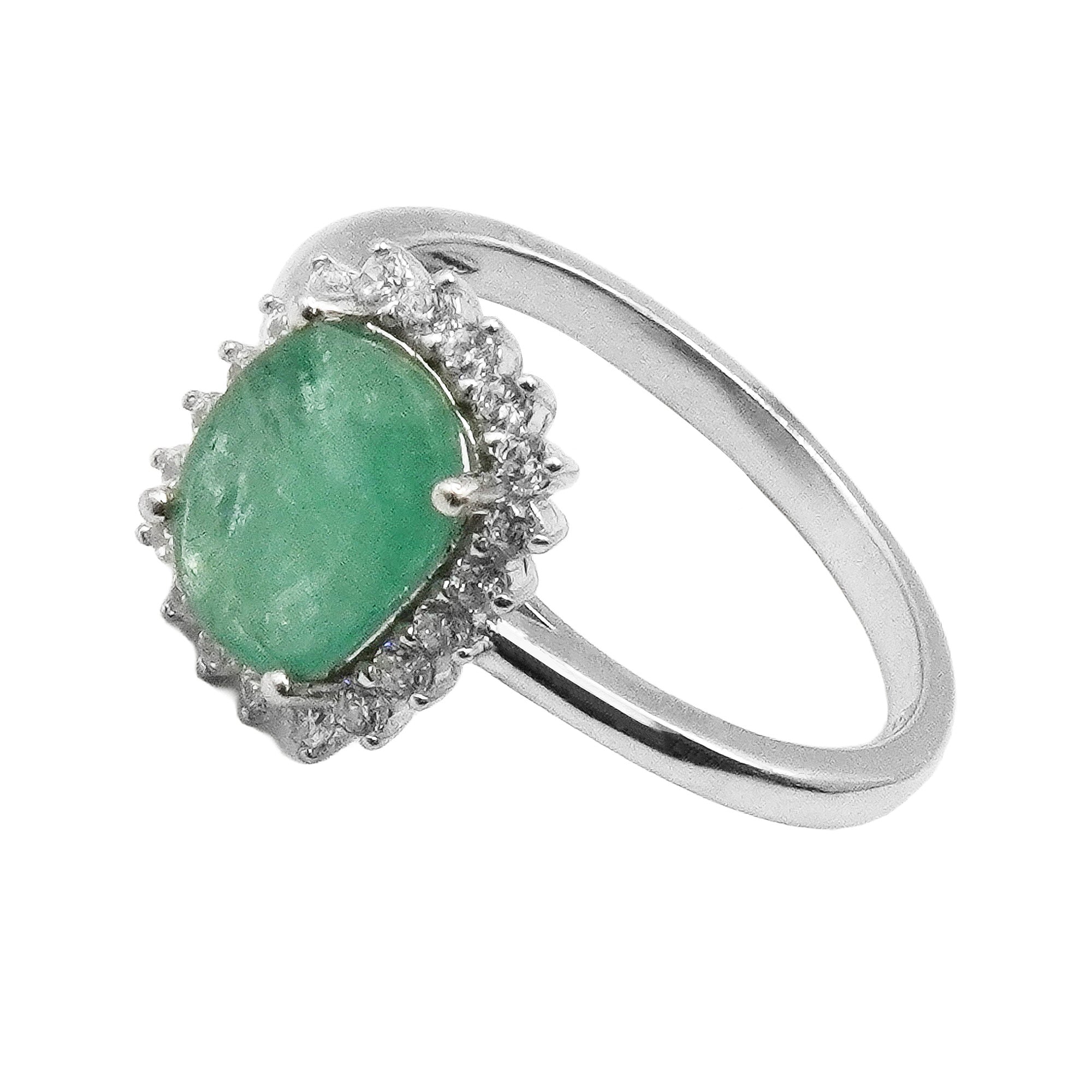 Anillo Piedras Preciosas Flor Esmeralda Ovalada con Circonias, Plata .925 con Baño de Rodio