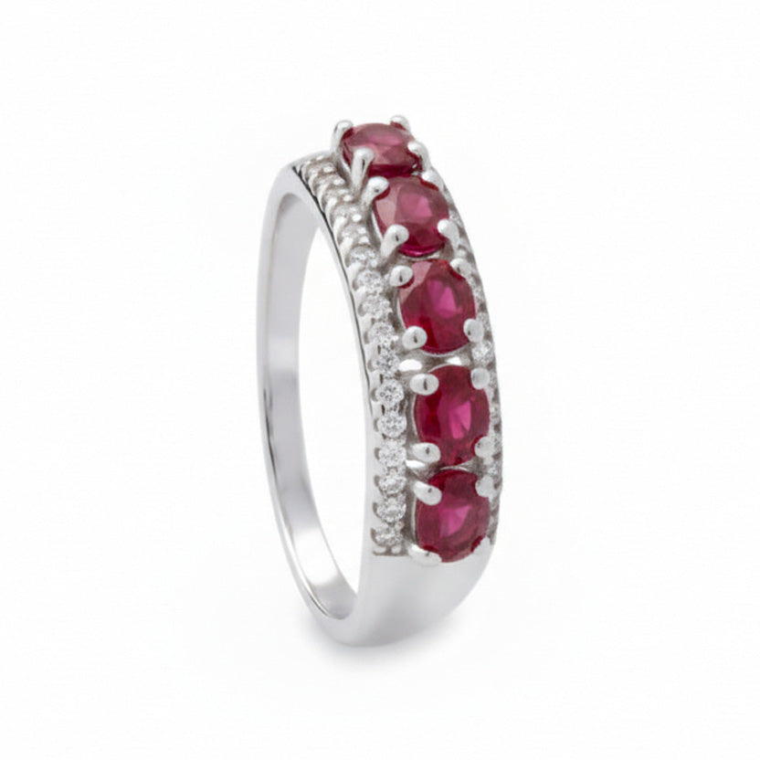 Anillo Piedra Preciosa 5 Rubí con Circonias Chicas, Plata .925 con Baño de Rodio