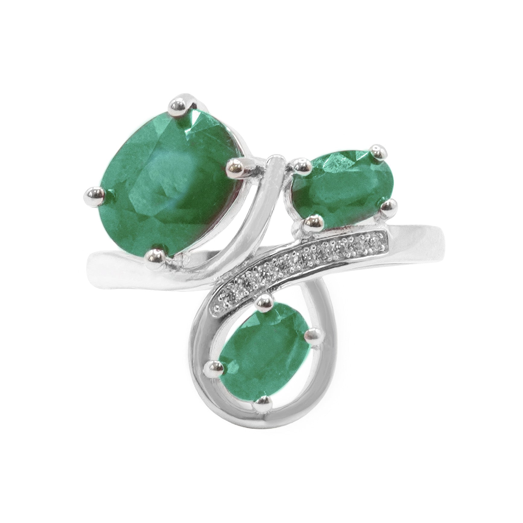 Anillo Piedras Preciosas 3 Esmeraldas y Línea de Circonias, Plata .925 con Baño de Rodio