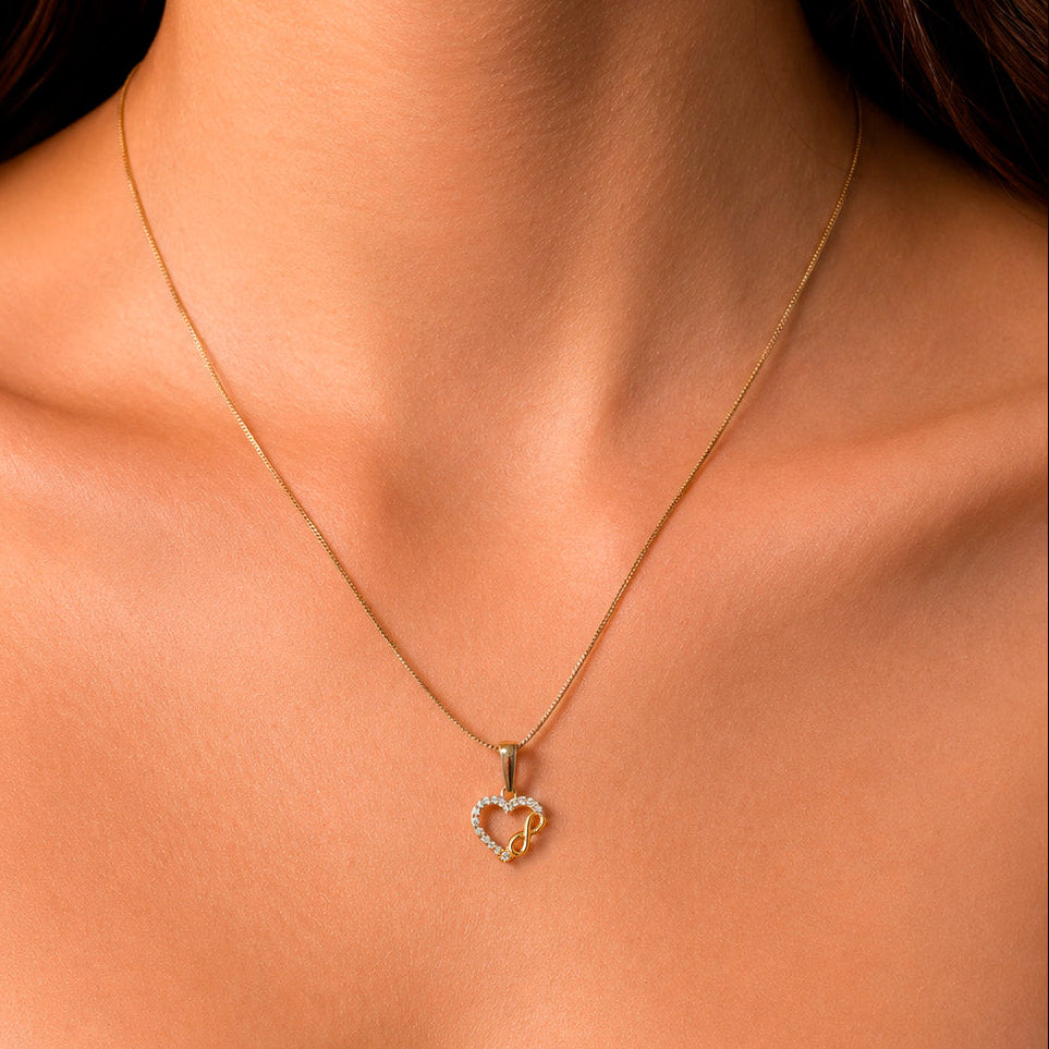Dije Silueta de Corazón con Micro Circonias e Infinito Liso Oro 10K