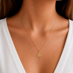 Dije Flor con Corazón Oro 14K